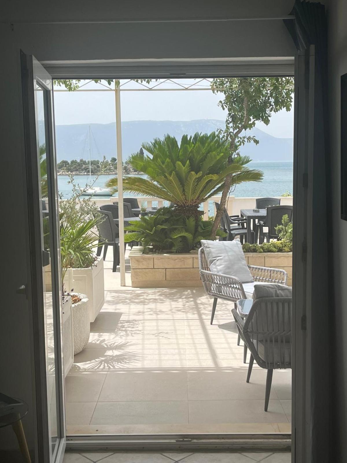 Villa Ante Apartments Blace Room photo